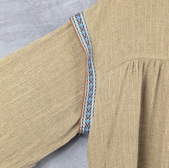 Doe & Rae Size Medium NWT Boho Tan Button Down Shirt - Picture 3 of 12